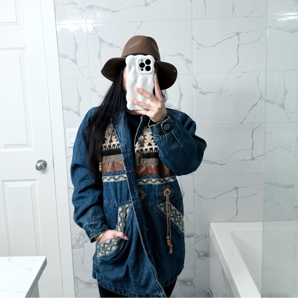 🐴 Women's Western Vintage Denim Jacket with Patterned Accents